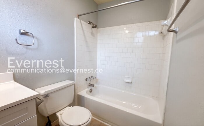 Building Photo - 6406 Summer Ridge Dr