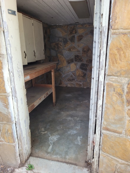 Building Photo - 2200 Dodson Ave