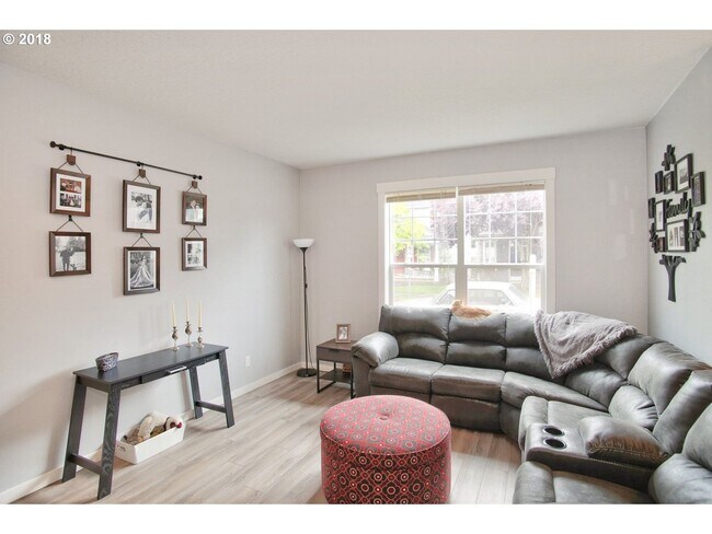 Building Photo - Comfortable Beaverton Living- 4 Bedroom, 2.5 Bath home Near Nike & Intel with Open Living & Priva...