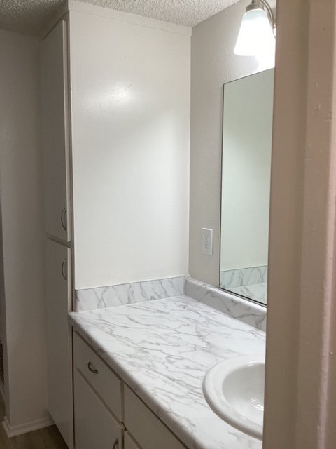 Building Photo - "Charming 1-Bedroom Retreat with 800 Sq Ft of Comfort in Lancaster!"