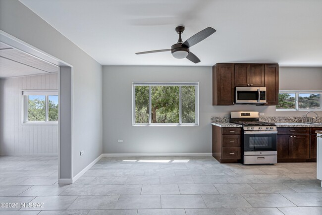 Building Photo - 730 N Robles Rd