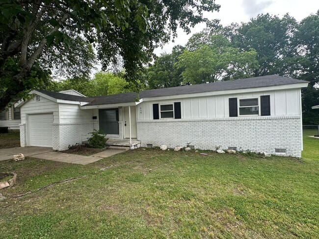 Primary Photo - 614 Westbrook St