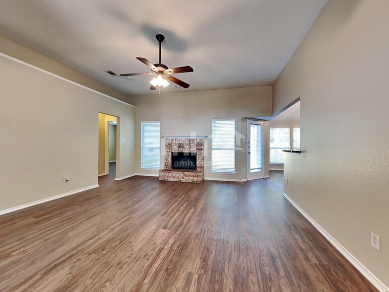 Building Photo - 733 Grandview Ave