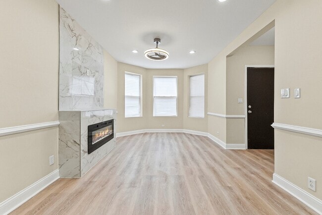 Building Photo - 4704 W Monroe St