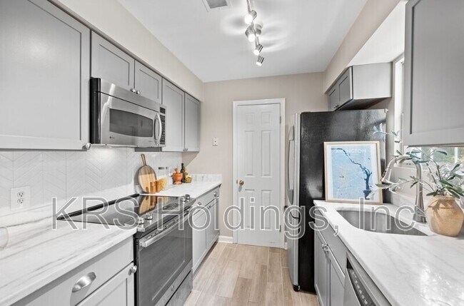 Building Photo - 2050 N Calvert St