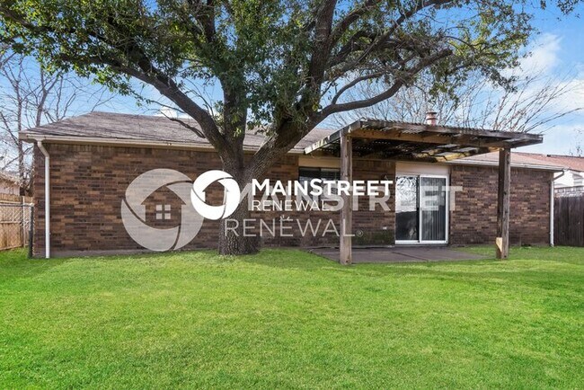 Building Photo - 3 Bedroom Pet-Friendly Home in Fort Worth, TX with Main Street Renewal