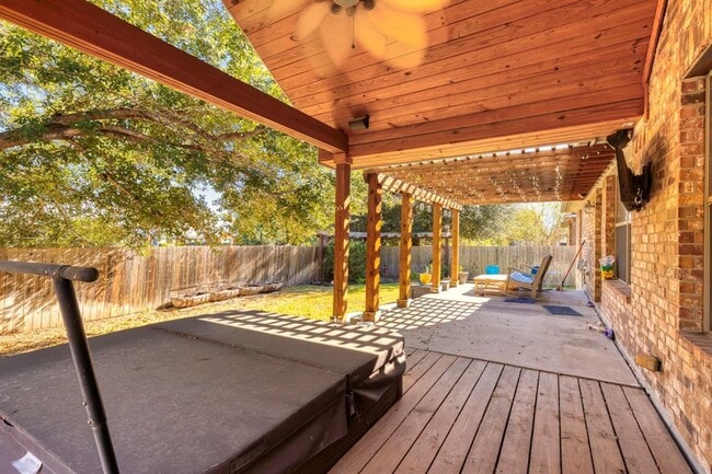 Building Photo - 20921 Windmill Ridge St