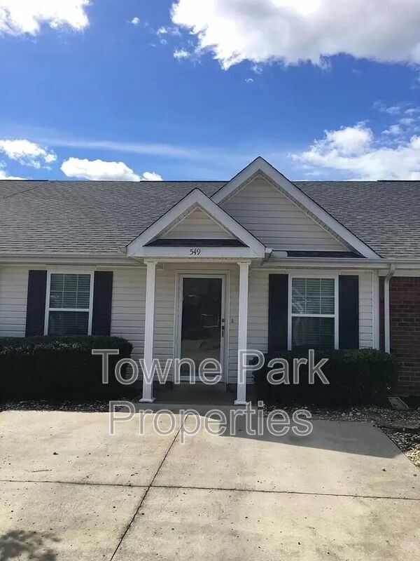 Building Photo - 549 Edgecliff Ln