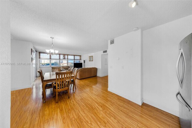 Building Photo - 1825 S Ocean Dr