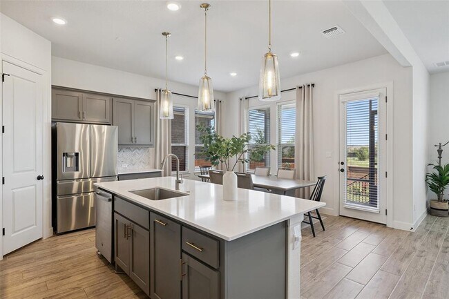Building Photo - 6908 Empresa Dr