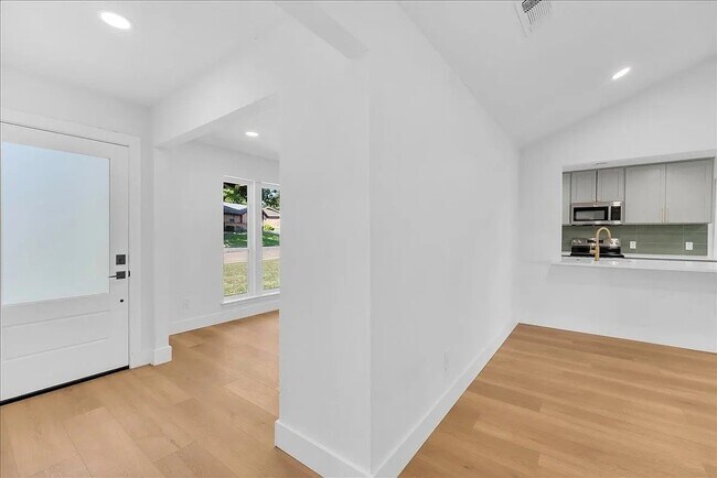 Building Photo - 619 Green Castle Dr