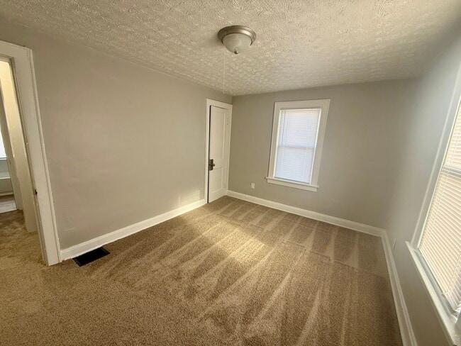 Building Photo - 745 S Wayne Ave