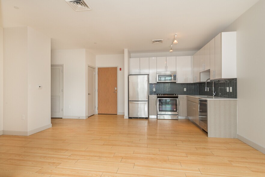 Building Photo - 320 D St