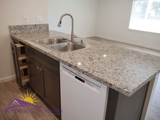 Building Photo - 2221 Rhoda Way