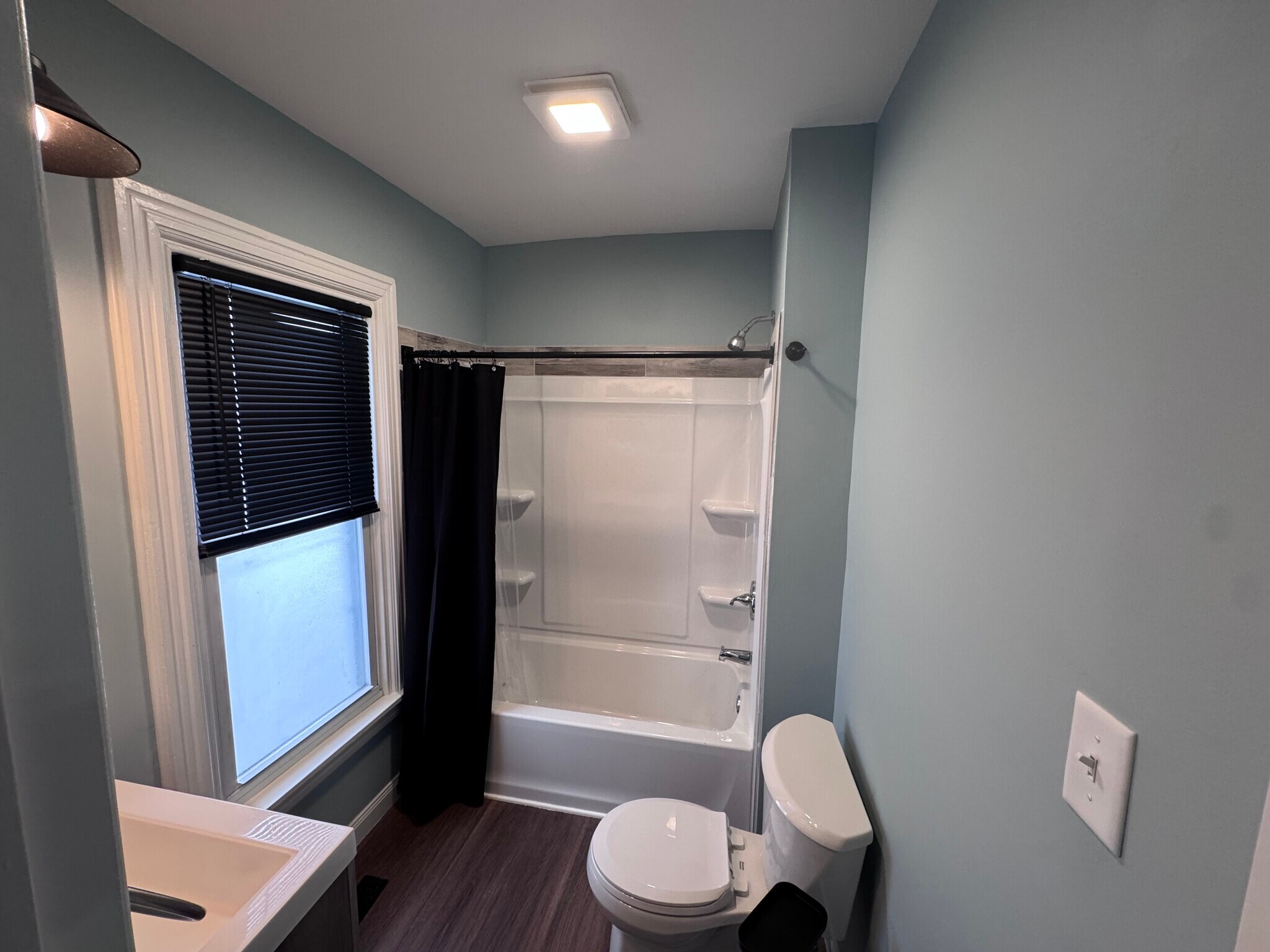 Building Photo - 110 E Locust St