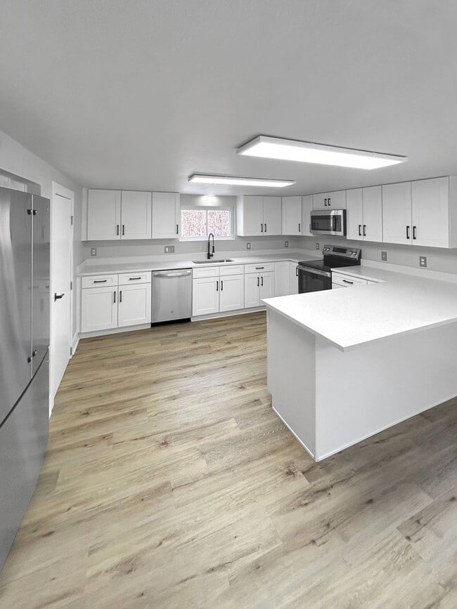 Building Photo - Welcome to this newly remodeled gem located in the heart of Collier, PA.