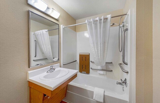 Building Photo - Furnished Studio-Oklahoma City - Bethany