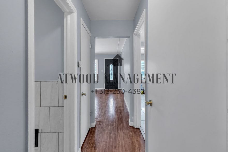 Building Photo - This beautifully updated 3-bedroom, 1-bath single-family home is ready for move-in!