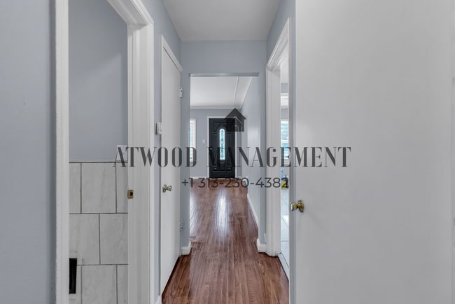 Building Photo - This beautifully updated 3-bedroom, 1-bath single-family home is ready for move-in!