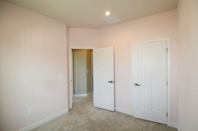 Building Photo - 4489 Drysdale St