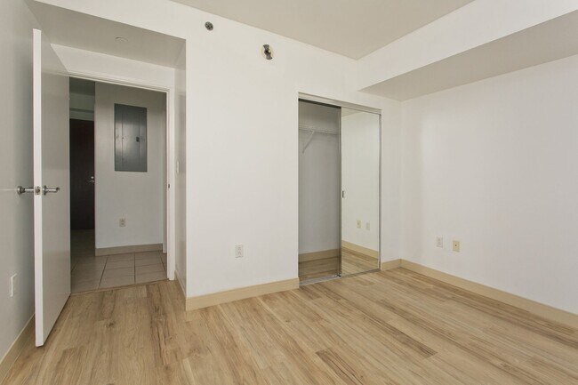 Building Photo - 909 Kapiolani Blvd