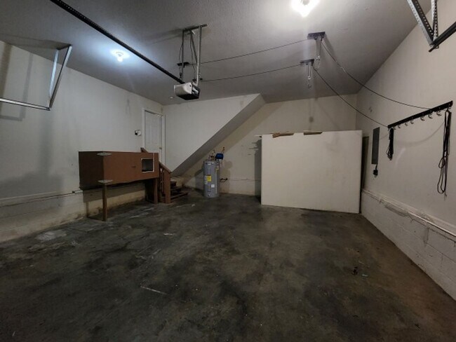 Building Photo - 1/2 OFF 1st Month's Rent