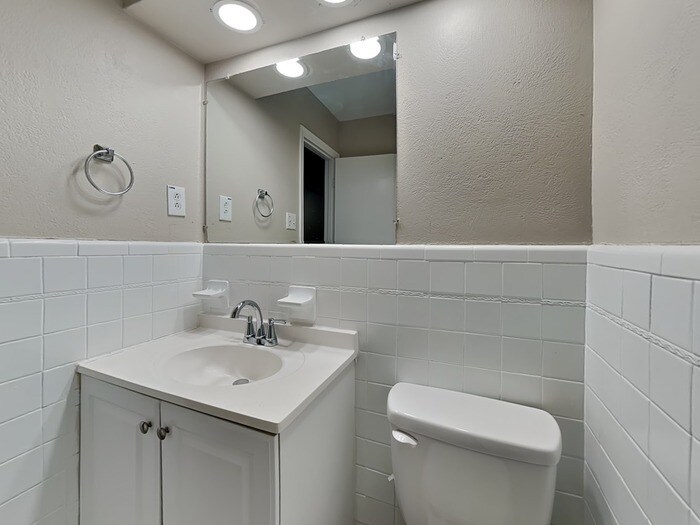 Building Photo - 4617 Ashwood Dr