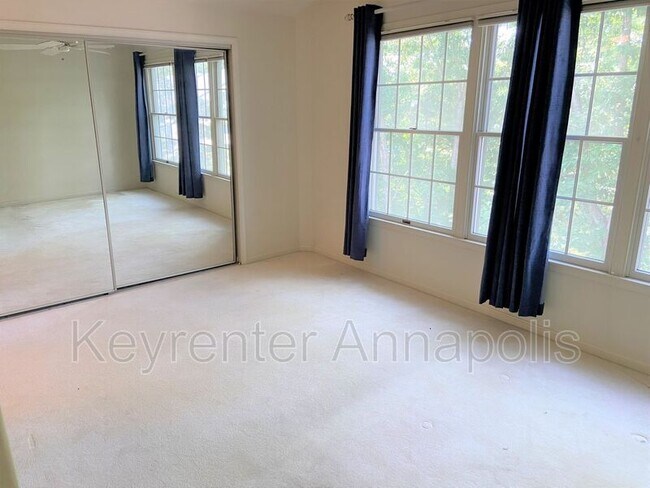 Building Photo - 2711 Summerview Way