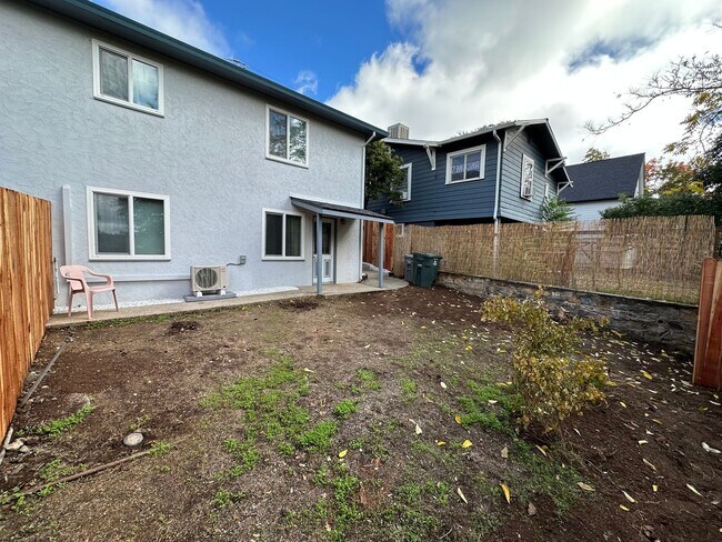 Building Photo - 112 College Way