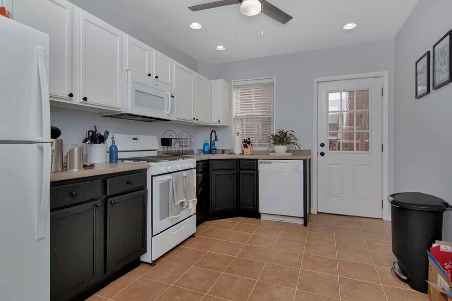 Building Photo - 452 42nd St