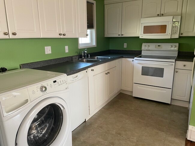 Building Photo - 1030 W 19th Ave