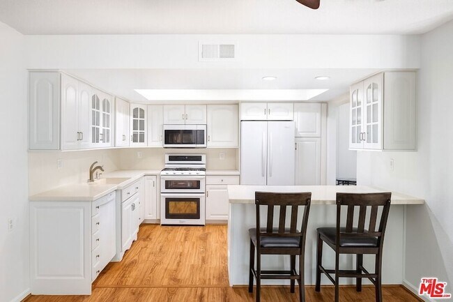 Building Photo - 27003 Rio Prado Dr