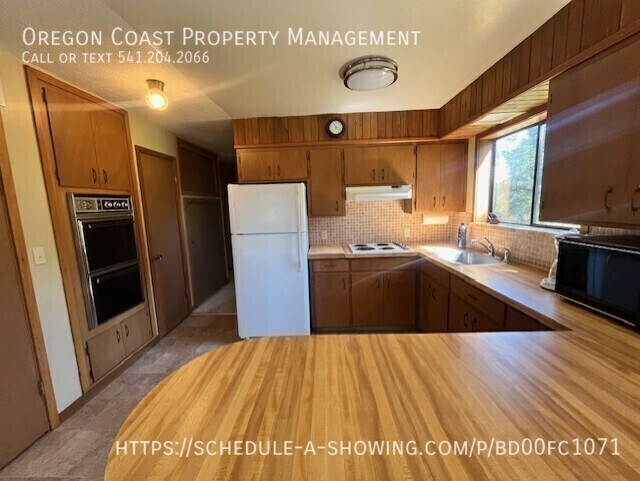 Building Photo - 32300 Cape Kiwanda Dr