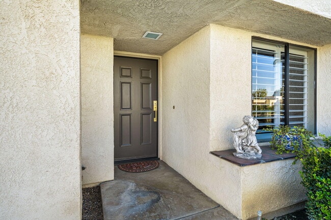 Building Photo - 255 Vía Rengo