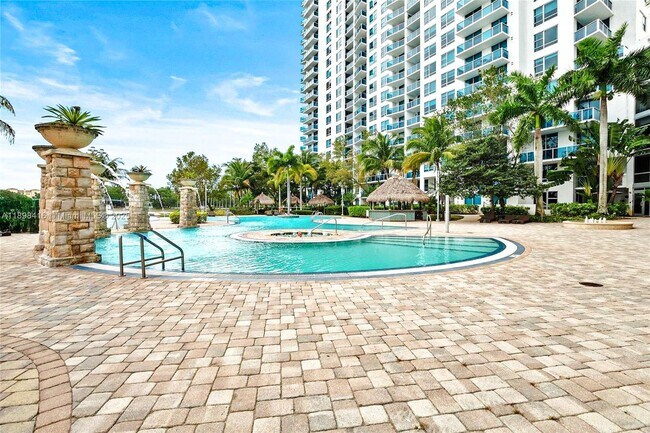 Building Photo - 2681 N Flamingo Rd