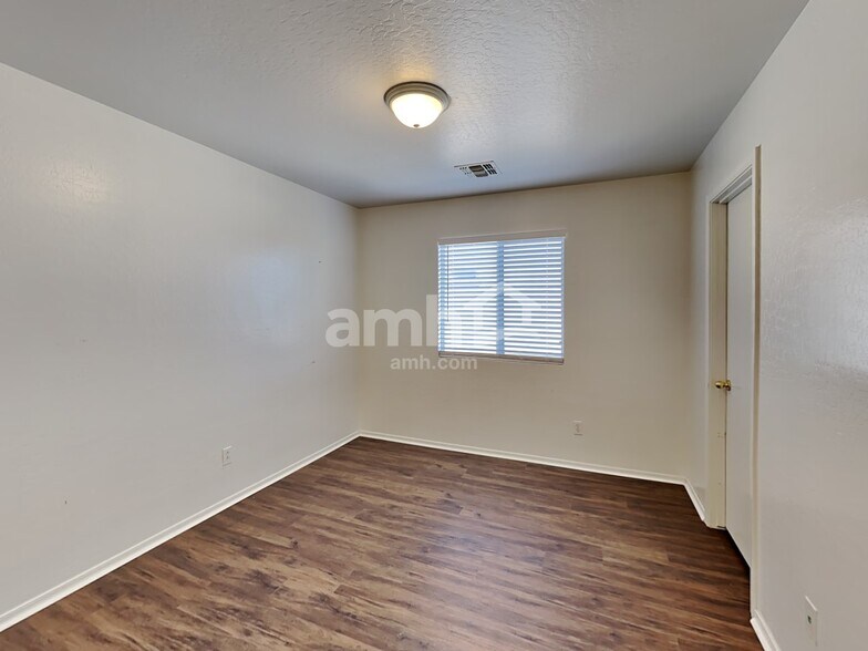 Building Photo - 1511 S 219th Ln