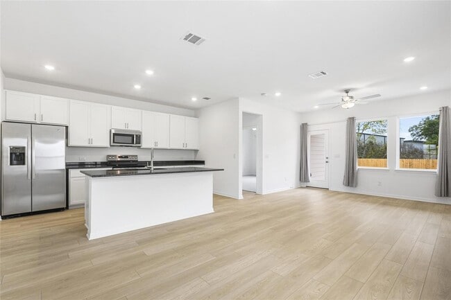 Building Photo - 701 Unakite Trl