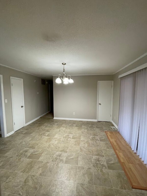 Building Photo - 217 Oakdale Ave