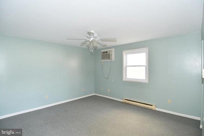 Primary Photo - 168 S Washington St