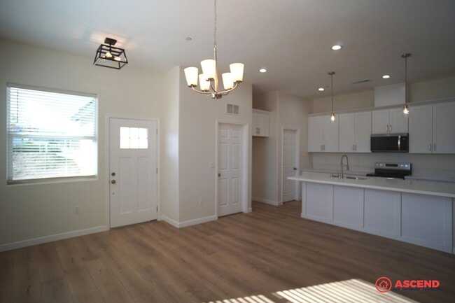 Building Photo - Brand New Home In Tehachapi!