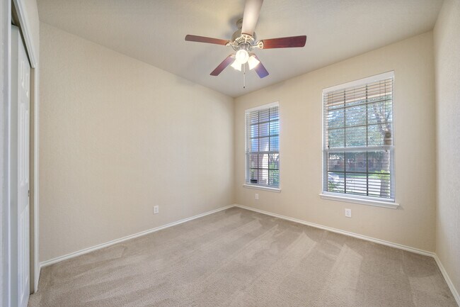 Building Photo - Spacious 4-Bed Home with Island Kitchen, Private Patio & Fenced Yard in Schertz