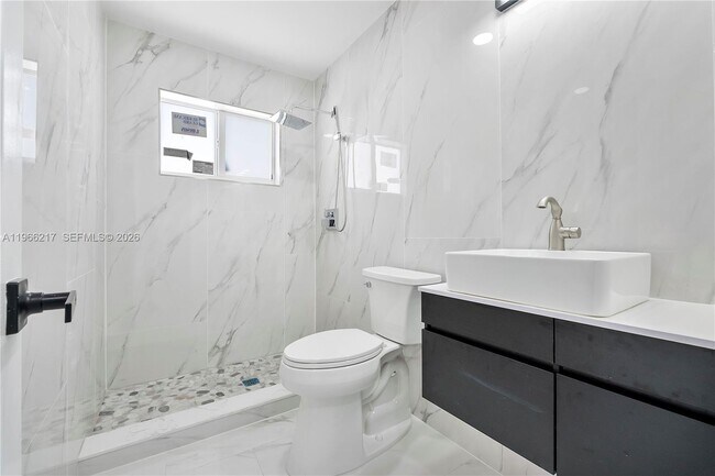 Building Photo - 4725 NW 5th Ct