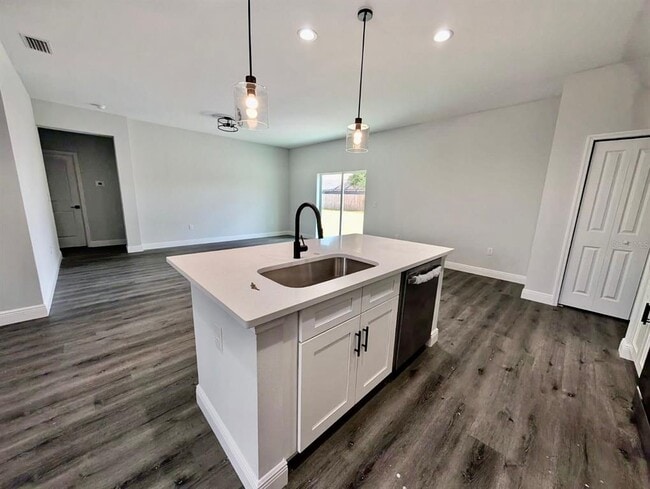 Building Photo - 21295 Wynyard Ave