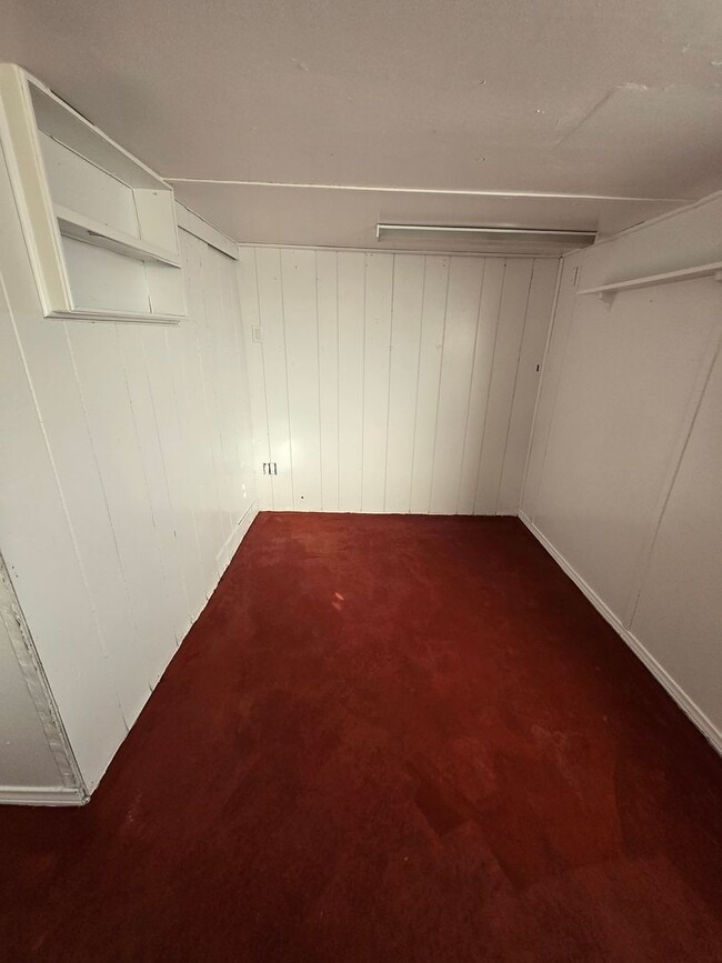 Building Photo - 3 BEDROOM HOME WITH WORKSHOP ON 2 1/2 ACRES