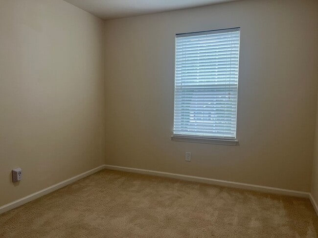 Building Photo - Charming Knightdale Residence, Available Now!