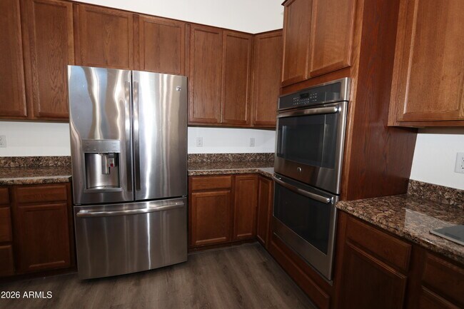 Building Photo - 852 E Rawhide Ct