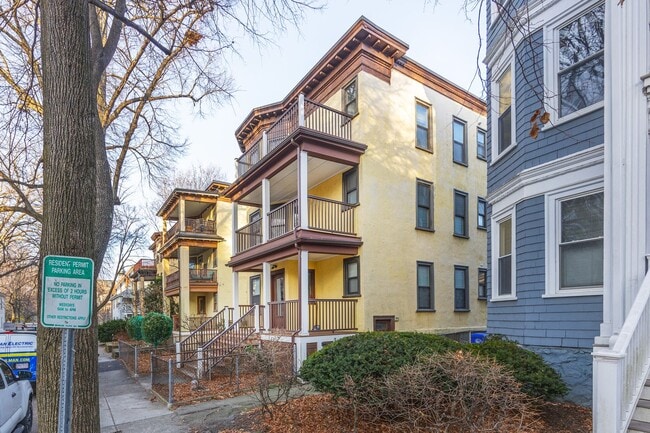 Building Photo - Coolidge Corner Area, In-Unit Washer and dryer, Eat-in Kitchen, Central Heat/AC, Parking is Avail...