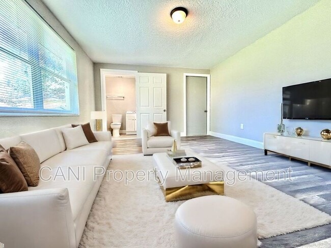 Building Photo - 418 Charles St