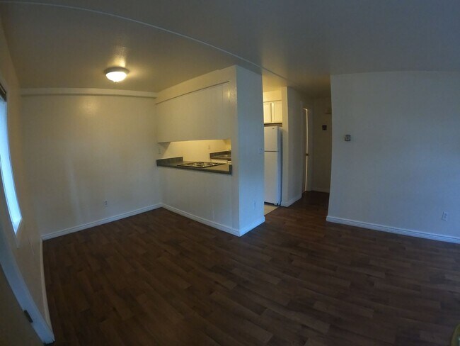 Building Photo - Peaceful Garden Level Apartment in South Boulder