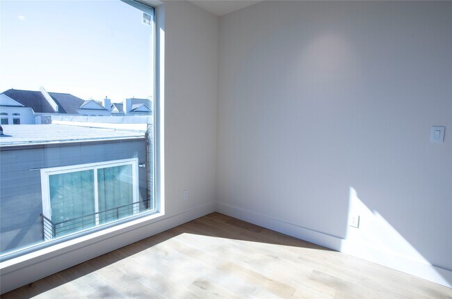 Building Photo - 3512 Mt Vernon St